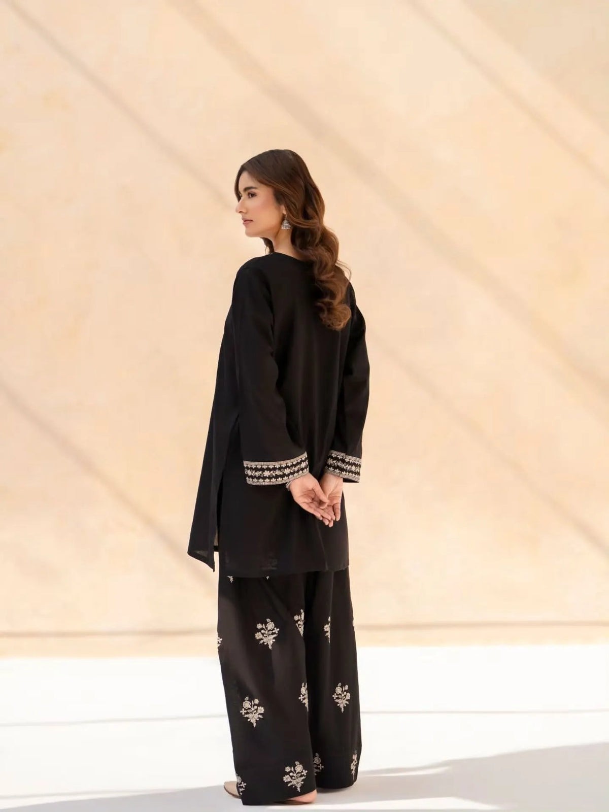 Sumiya Embroidered 2PC