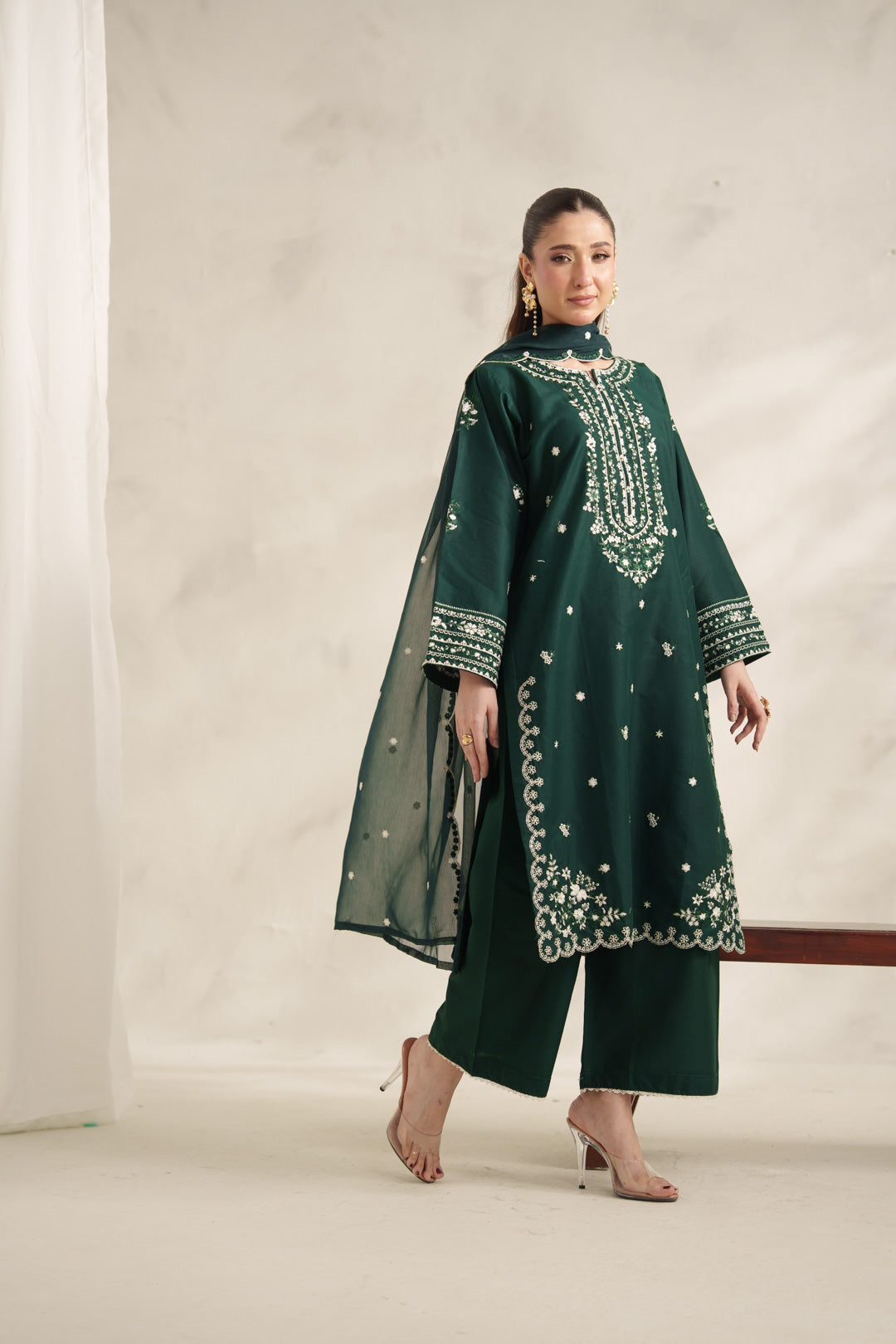 ZIRVA EMBROIDERED 3PC