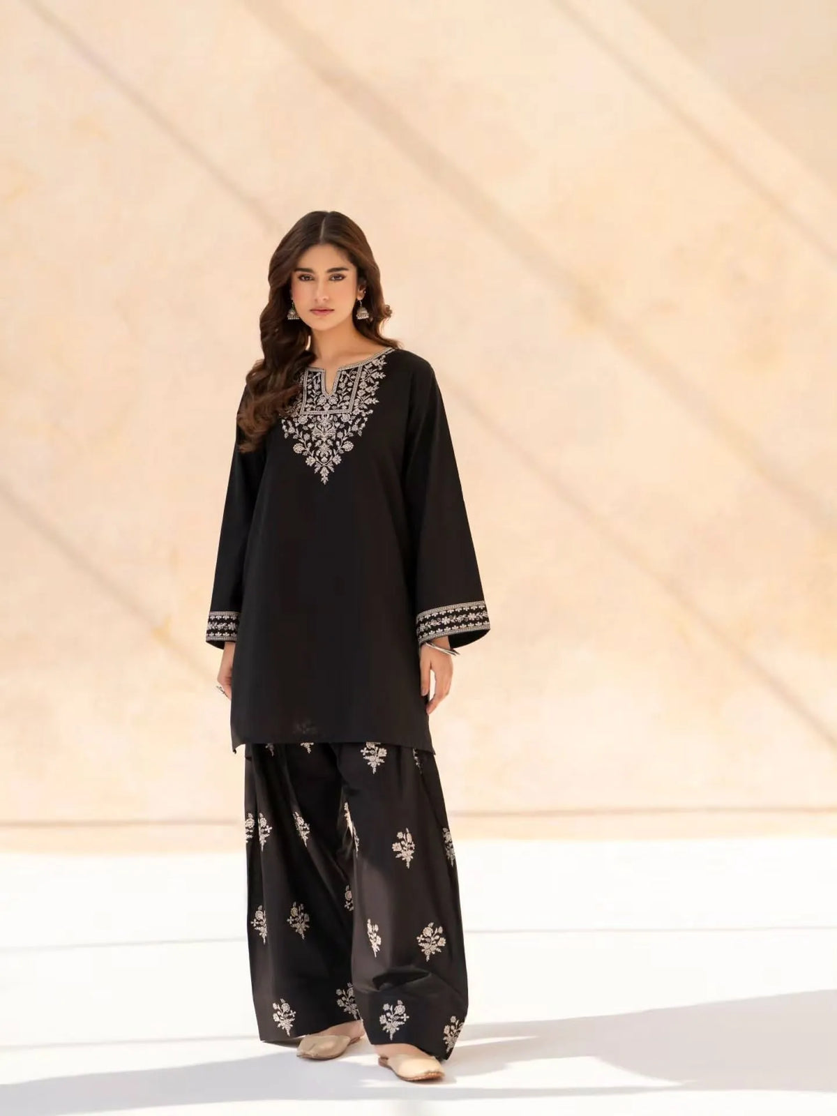 Sumiya Embroidered 2PC