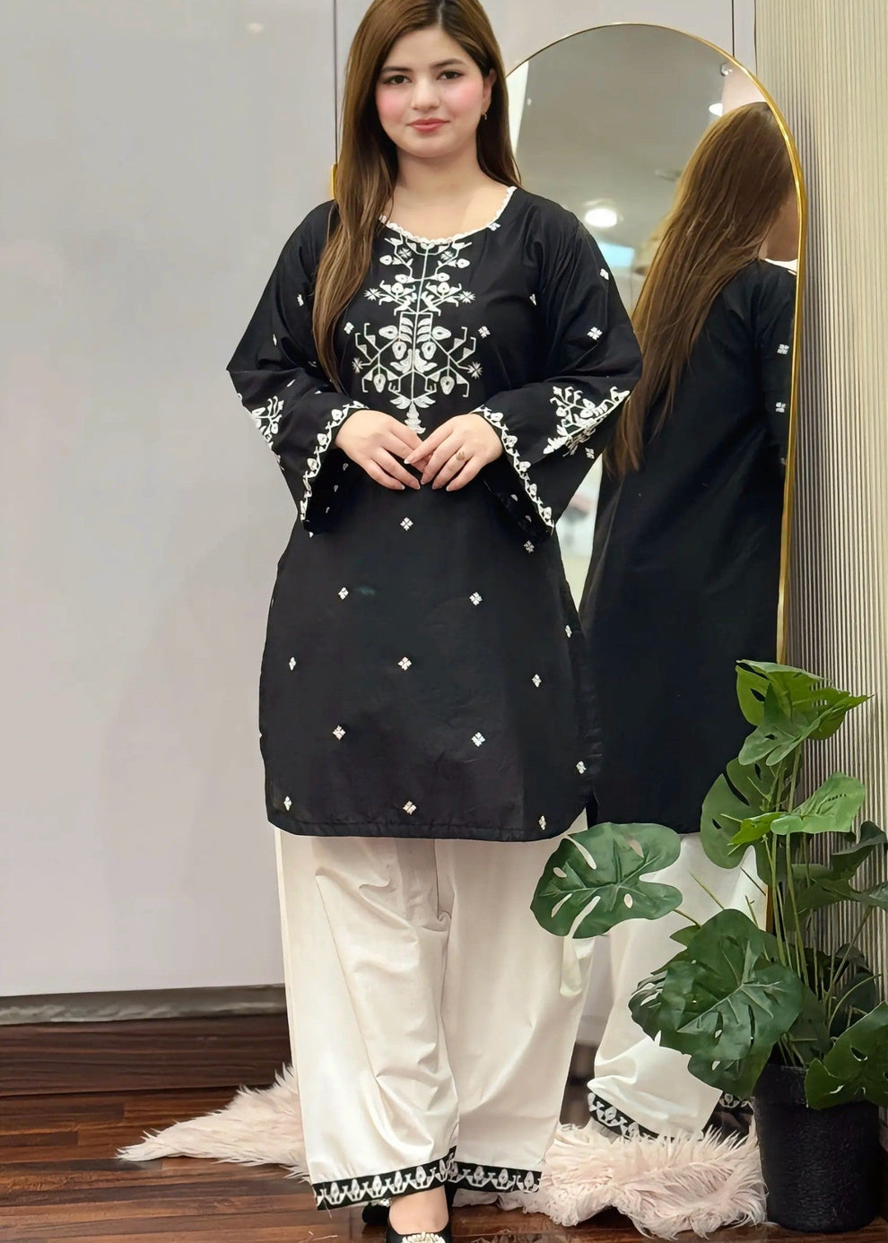 LAAJ EMBROIDERED 2pc