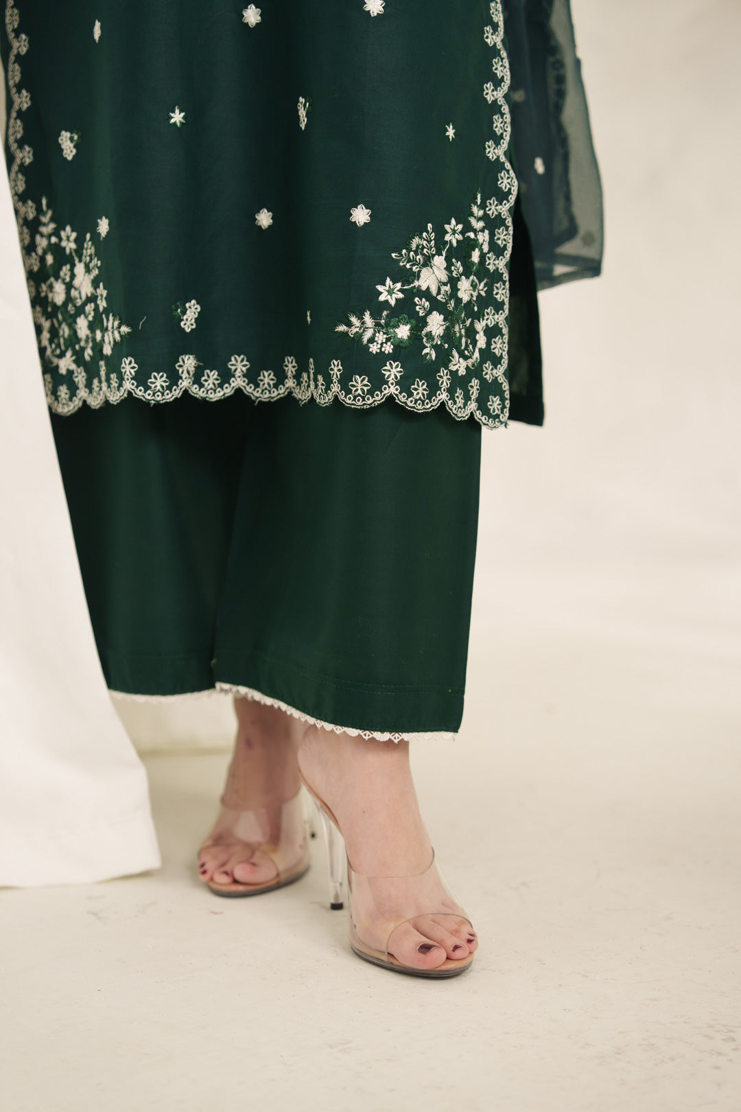 ZIRVA EMBROIDERED 3PC